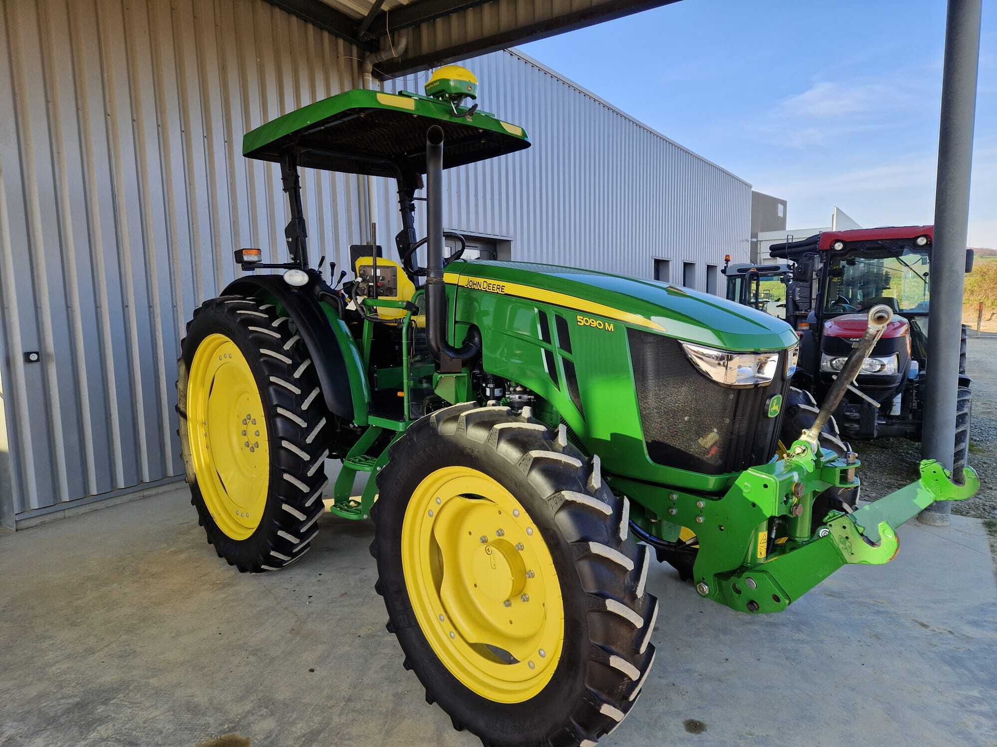 JOHN DEERE 5090M AUTOTRAC – Image 4