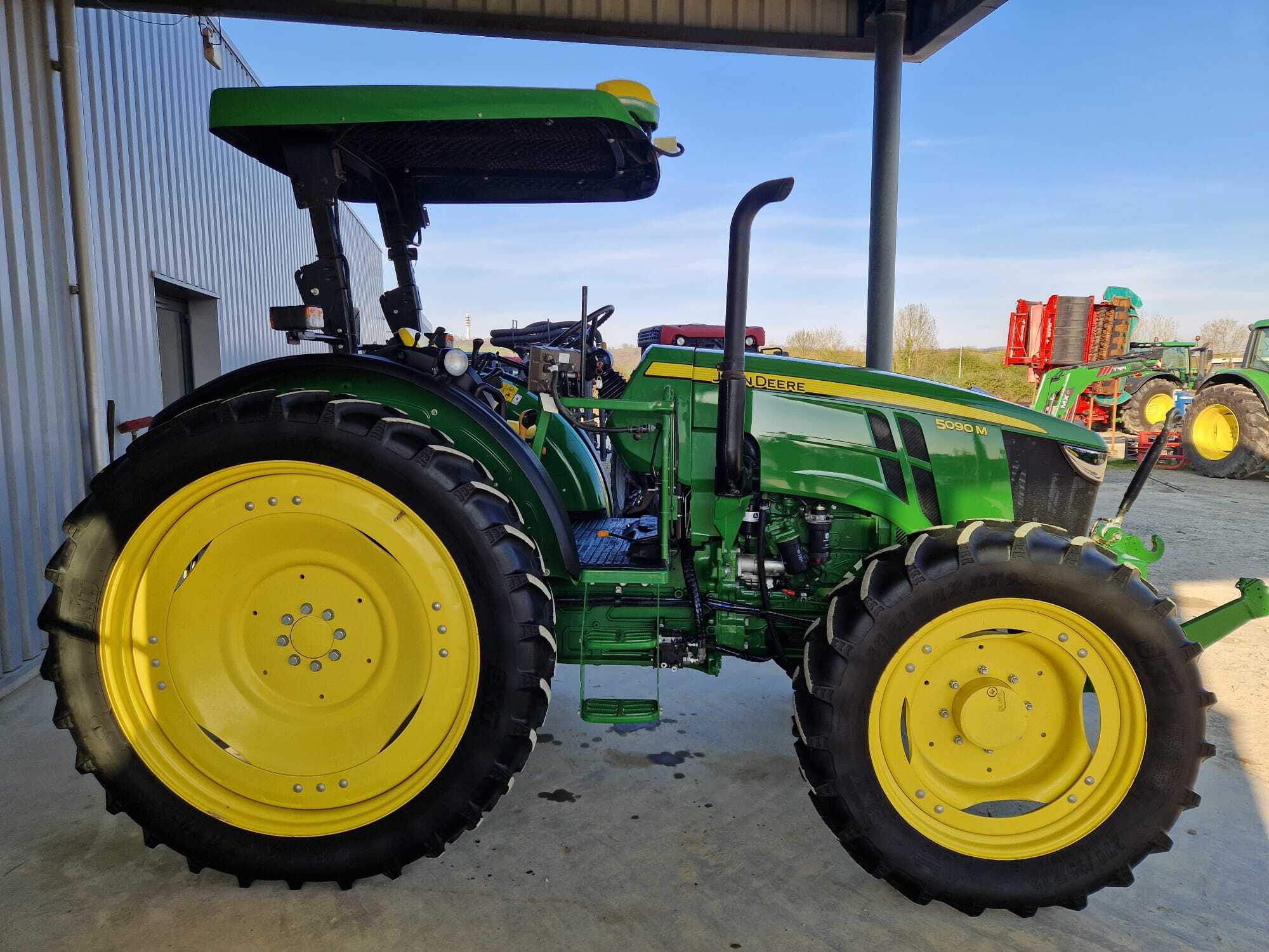 JOHN DEERE 5090M AUTOTRAC – Image 5