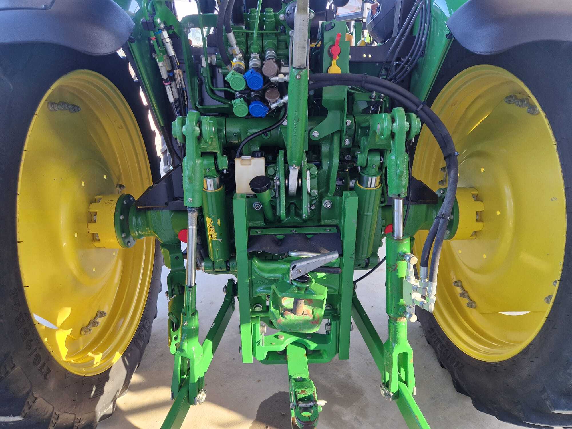 JOHN DEERE 5090M AUTOTRAC – Image 8
