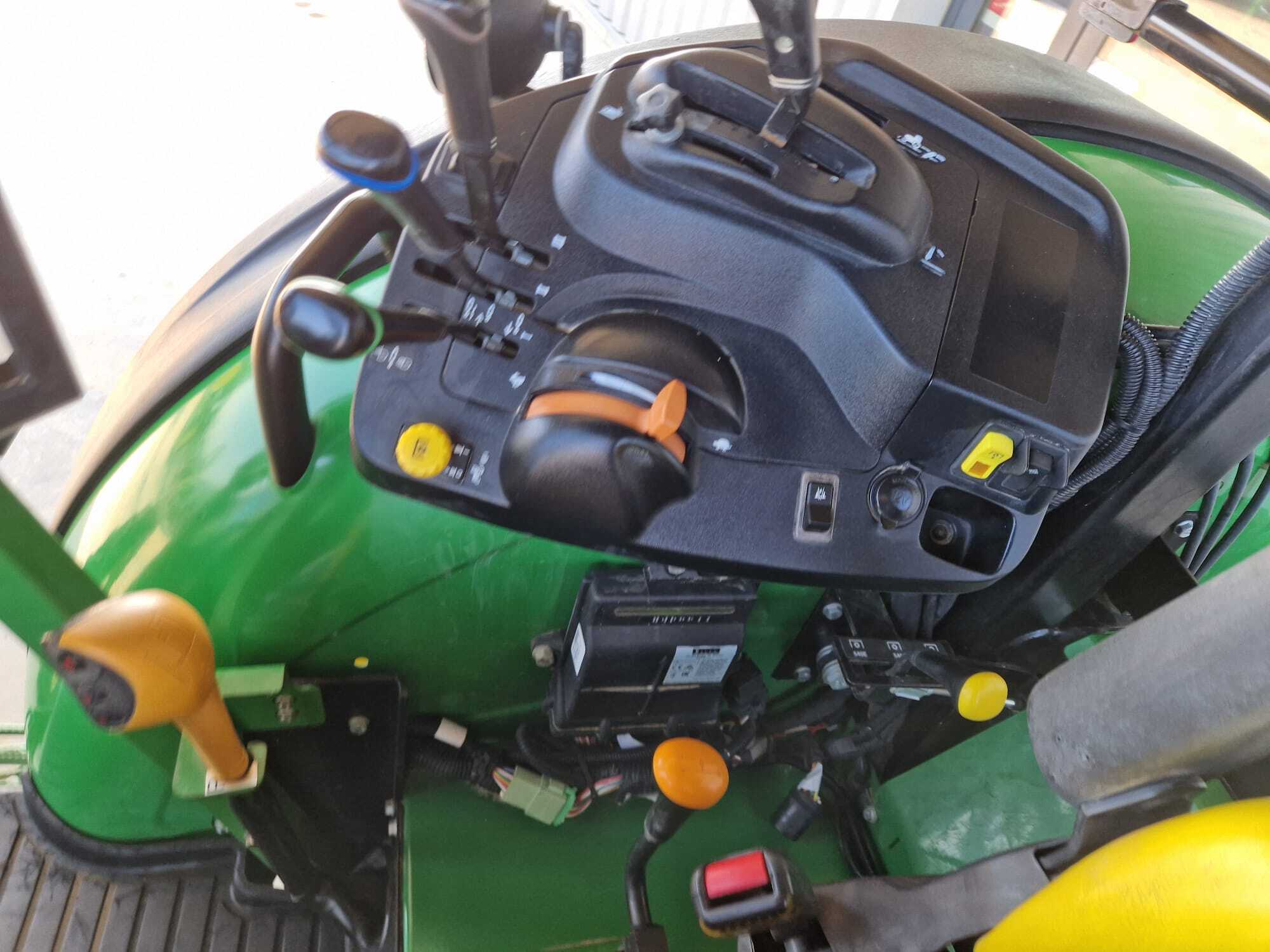 JOHN DEERE 5090M AUTOTRAC – Image 10