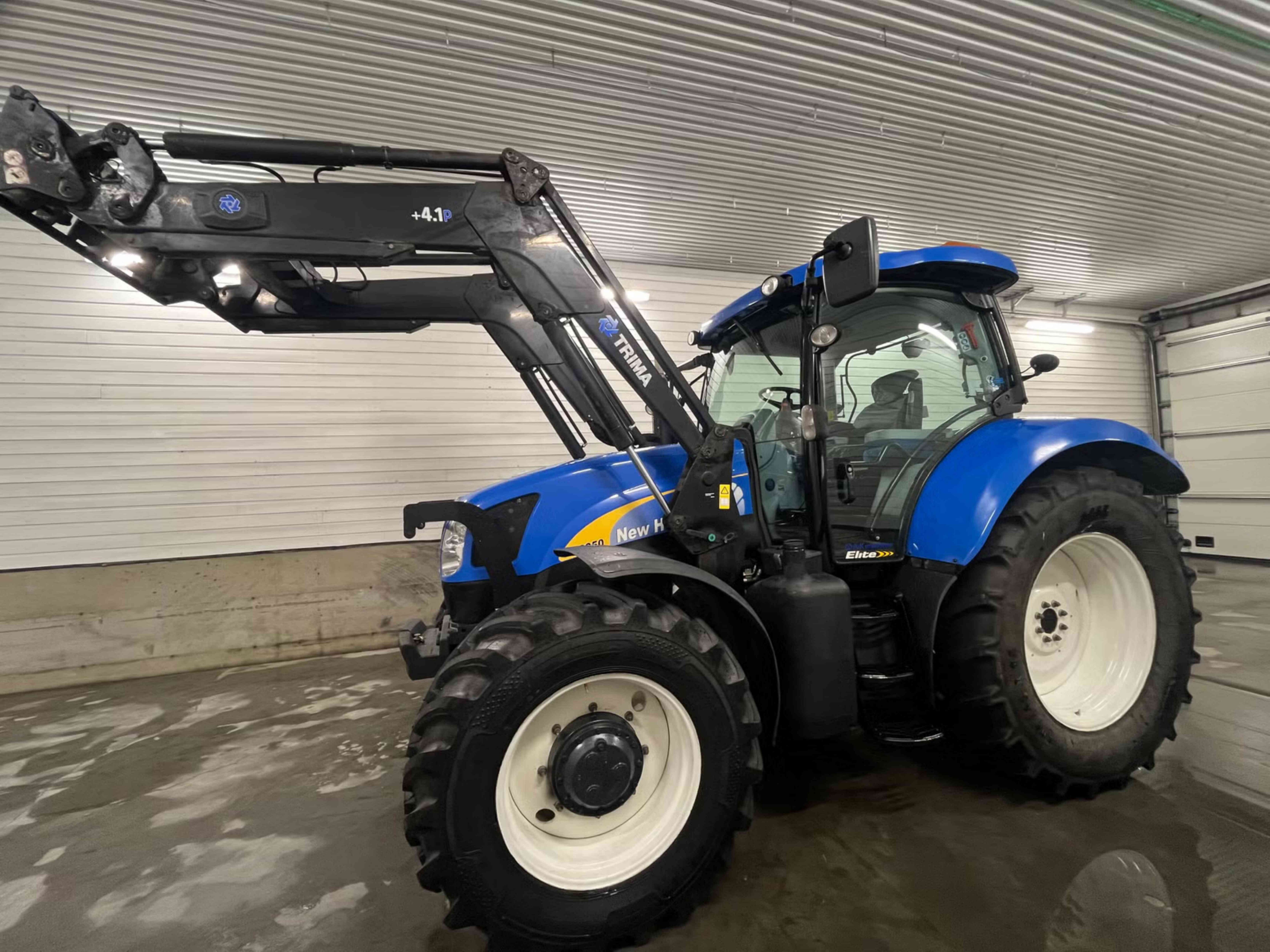 NEW HOLLAND T6050 Elite